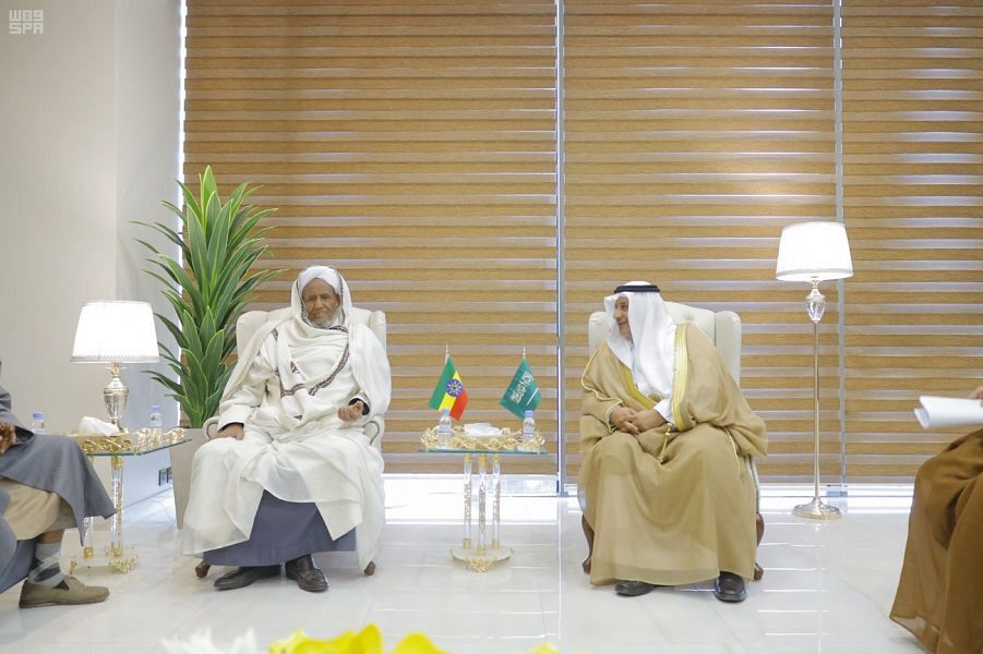 YSUFFFFFF's tweet photo. لجميع شعوب العالم الحاج عمر إدريس ، مفتي حبشة ، رهن الإقامة الجبرية حدث ذلك بأمر من رئيس الوزراء أبي أحمد هذا العمل مخالف للدستور مؤامرة لمساعدة الإرهابيين لم يتم اتخاذ مثل هذا الإجراء في أي مكان في العالم
#onlyomeredris
@OIC_OCI 
@AJEnglish @BBCBreaking @AB_Arabic https://t.co/nDbtQrbYgj