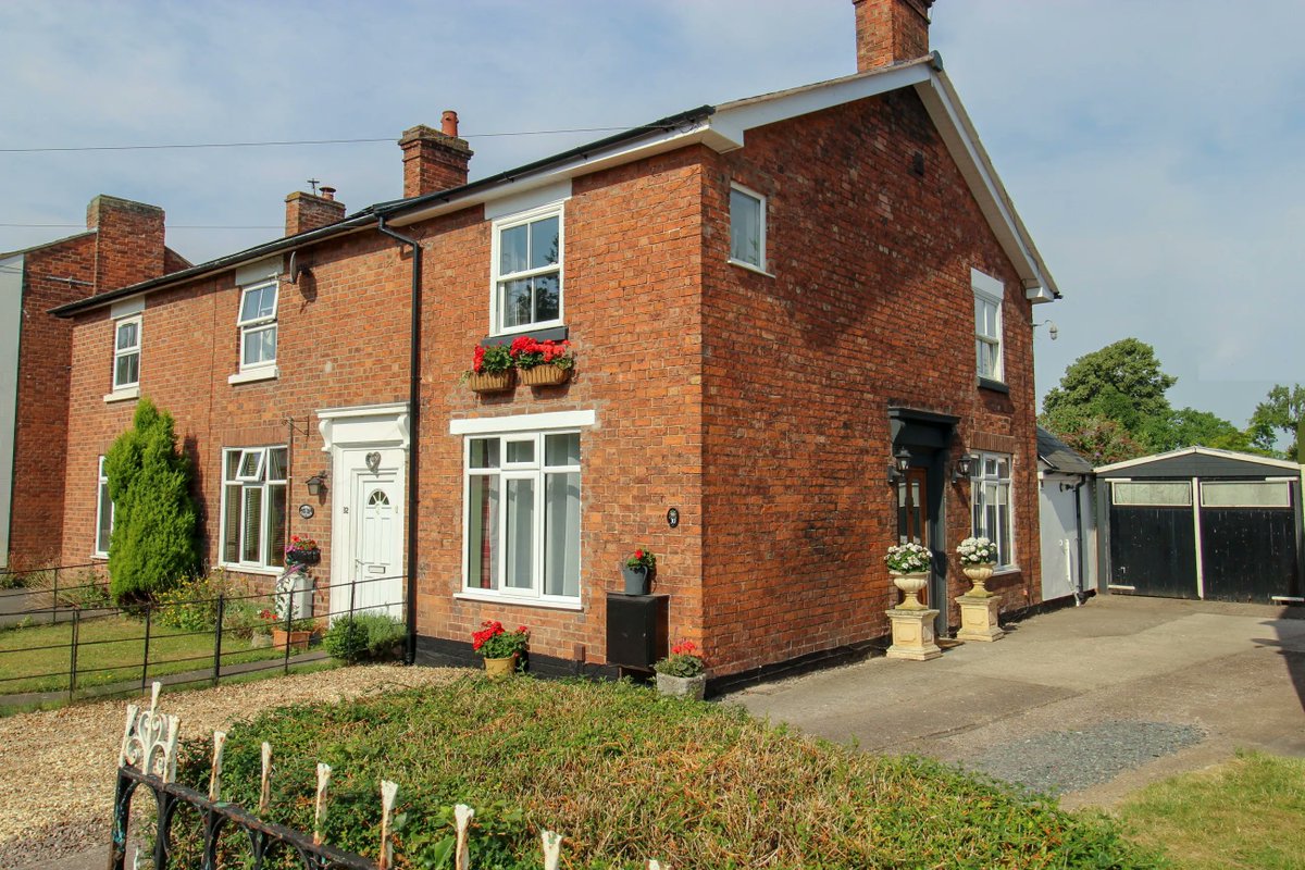 DaviesWP's tweet photo. SALE AGREED IN UNDER 24 HOURS!! This characterful cottage has been fully renovated, with a longer than average rear garden. Available with NO UPWARD CHAIN, an internal viewing is a MUST. Call now to view on 01952 811003 #newportshropshire #property https://t.co/sOh1KRz2Ae https://t.co/z8Pu4GTX9g
