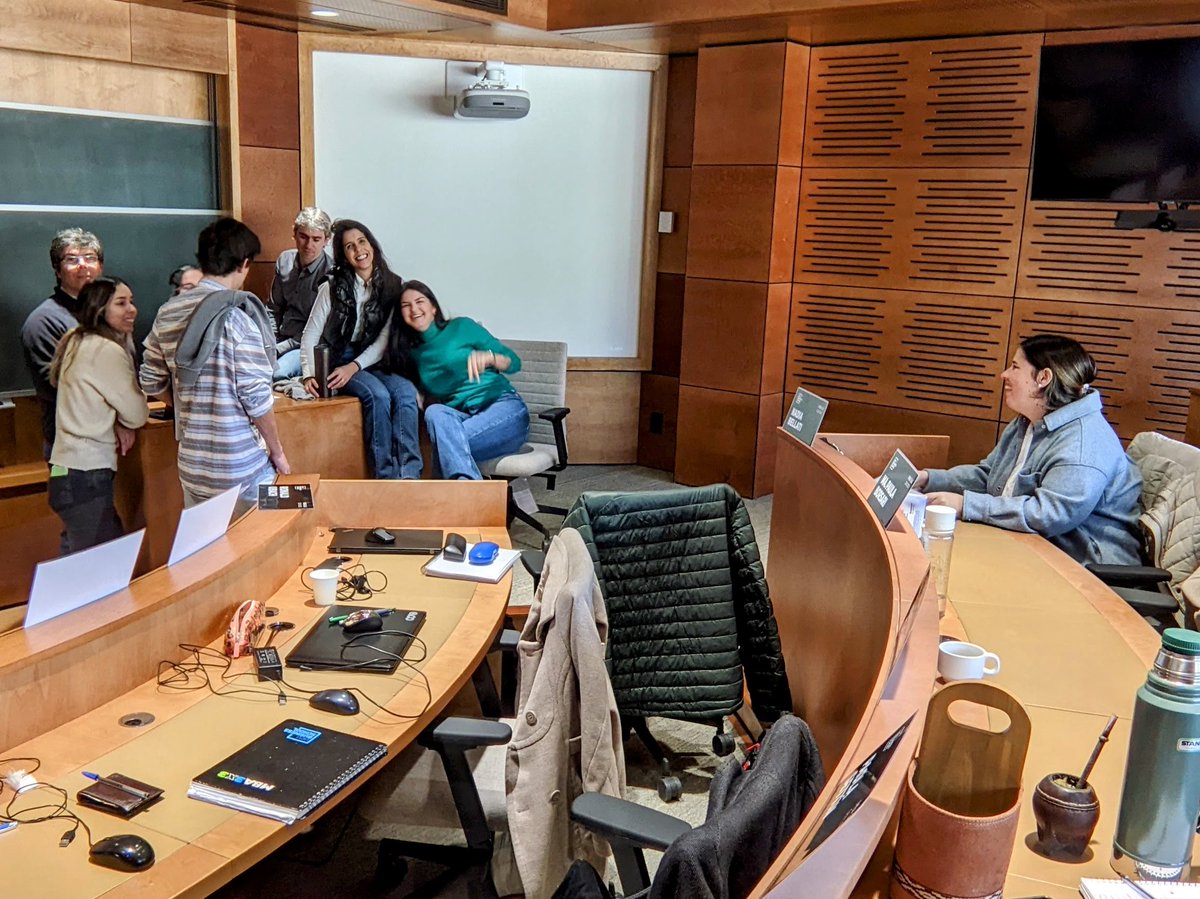JOTA_uy's tweet photo. Delighted to finish the Technology &amp; Business course at @ucubusiness #MBA. Powerful group, generator of rich discussions and learning. In today's sessions, Apple case with #VirtualReality, #augmentedreality, and a @HarvardBizEdu simulation to create an intra-company venture. https://t.co/4CsbMc9b3Y