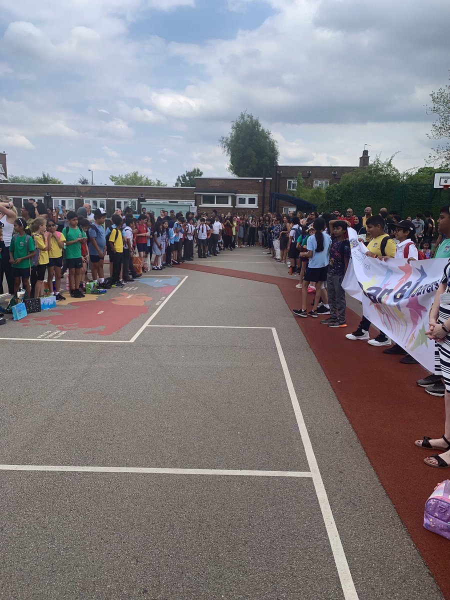 Today we said goodbye and good luck to Year 6. The rest of the school saw them off with a guard of honour. 💖