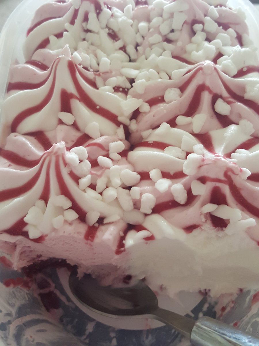 Getting some practice in on eating icecream ready for this weekend at @#LythamIcecreamFestival 2022 . Raspberry pavlova flavour... delicious!!!