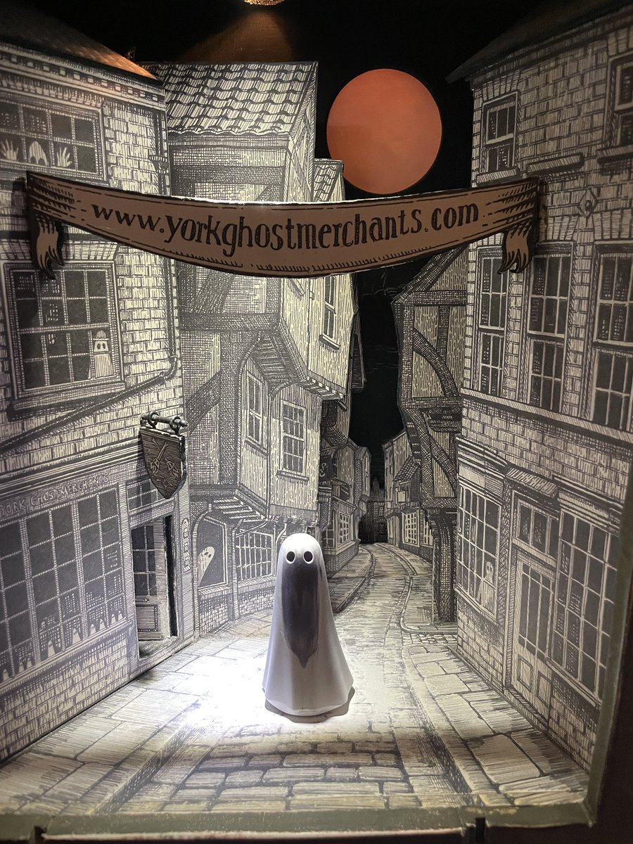 MsGreen1978's tweet photo. We queued for two hours for #yorkghostmerchant but the girl child loved it so it was worth every second https://t.co/rcA4PHUXFk