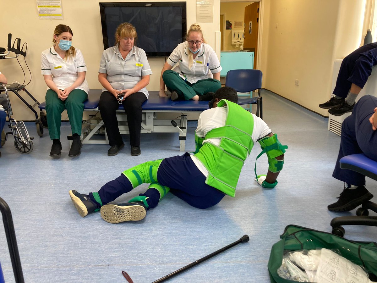 RachelRussell1_'s tweet photo. Great training sessions today with Scarborough Elderly team  focusing on the needs of ageing patients to promote independence. @YS_AHPs #YSAHPs @RCOT https://t.co/cEbEq6laqf