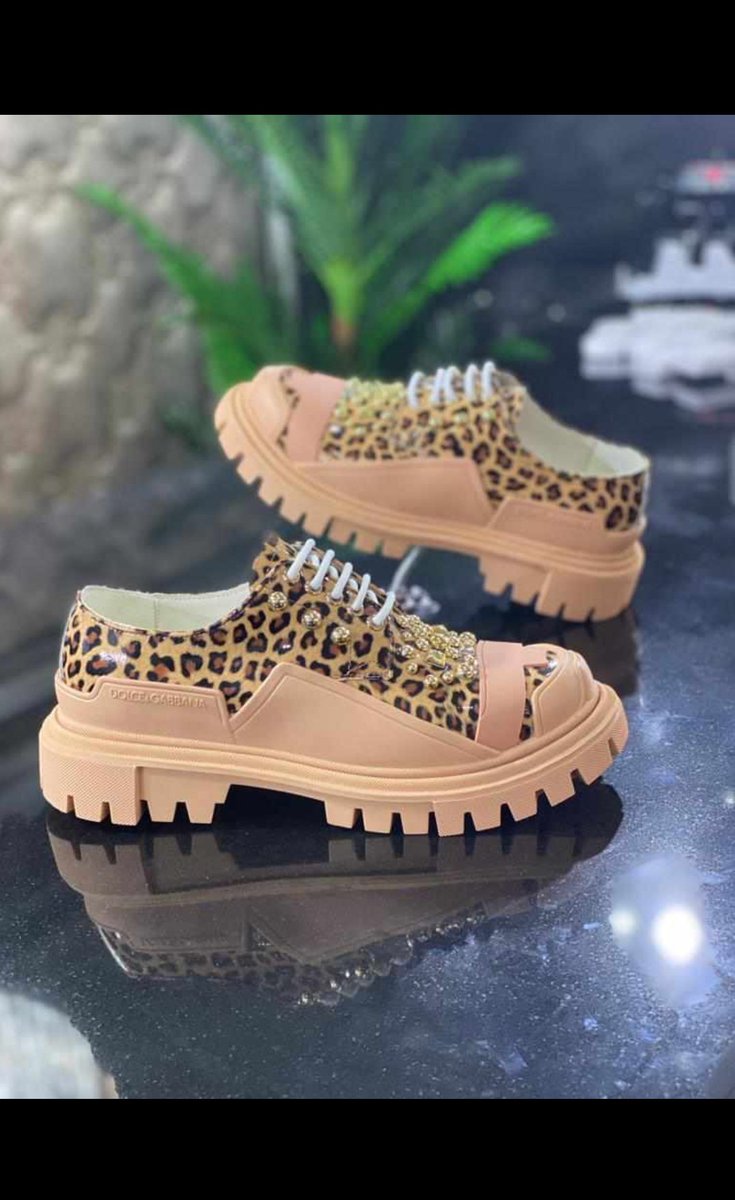 BalqeesOlaide's tweet photo. Dolce & Gabbana
Size: 40-45
Price:#50,000
Delivery ๐ is nationwide
Kindly patronize and help retweet ๐ค
@TheAjibolaGrey @_DammyB_ @plugwalkRealtor
#flutterwavespace
#flutterwavecommerce
#TwitterMarketingNews https://t.co/HZHhQrS8oD