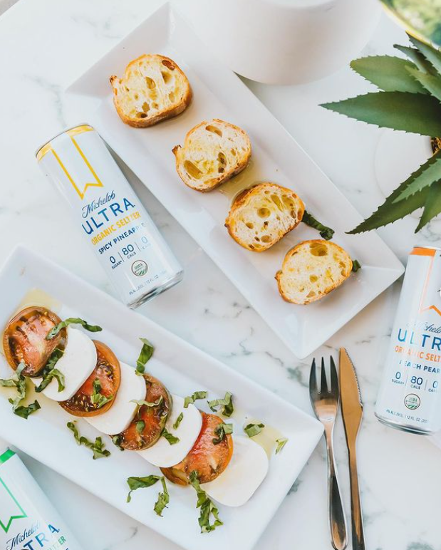 mo_eagle's tweet photo. Want something light and refreshing to beat the heat and enjoy with your mealtime favs? DEFINITELY pick up @MichelobULTRA Organic Seltzer. #RealIsBetter #OrganicSeltzer https://t.co/YS7yceZVne