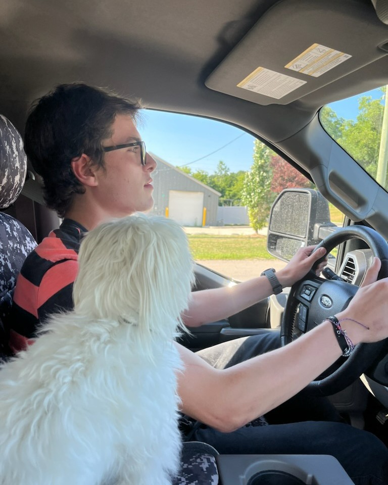 Chloe is one lucky pup! Being chauffeured around by Ethan! 😀🐶