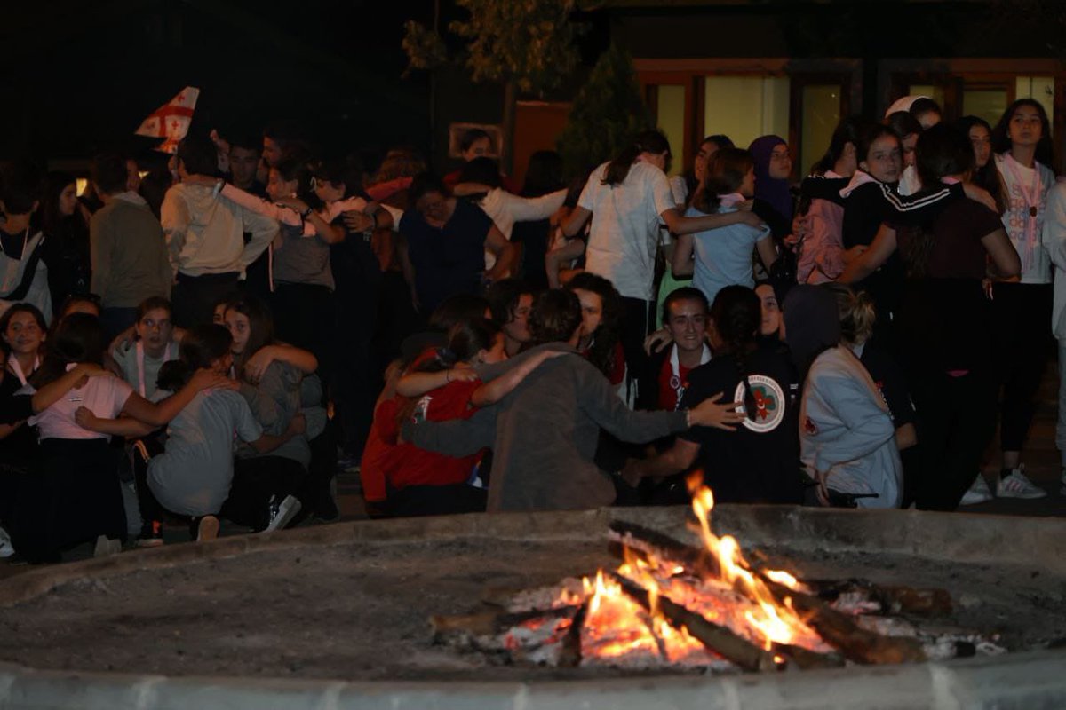 Değerli Başkanımız Murat Aydın gençlerimizle kamp ateşinin başındaydı🏕

Genç izcilerimiz ile birlikte Beykoz’da oldukça keyifli bir akşam geçirdik. Sohbet, eğlence hepsini bir arada yaşadık.😎✨

#beykoz