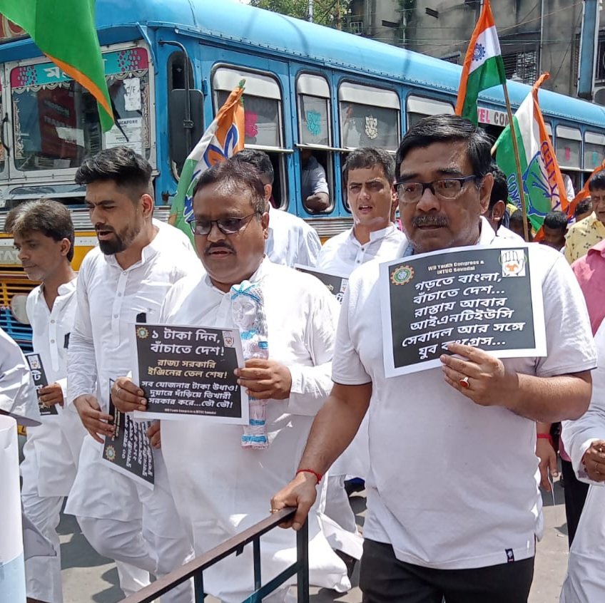 MANAS_INCWB's tweet photo. Observed Black Day for the demand of Justice to the 13 Martyrs by giving punishment to Manish Gupta, former Home Secretary &amp; at present MP of TMC at Rajyasabha.
@INCWestBengal @RahulGandhi @AICCMedia @DrAChellaKumar @IYC @srinivasiyc @INCIndia https://t.co/wHFJ9EJQG9