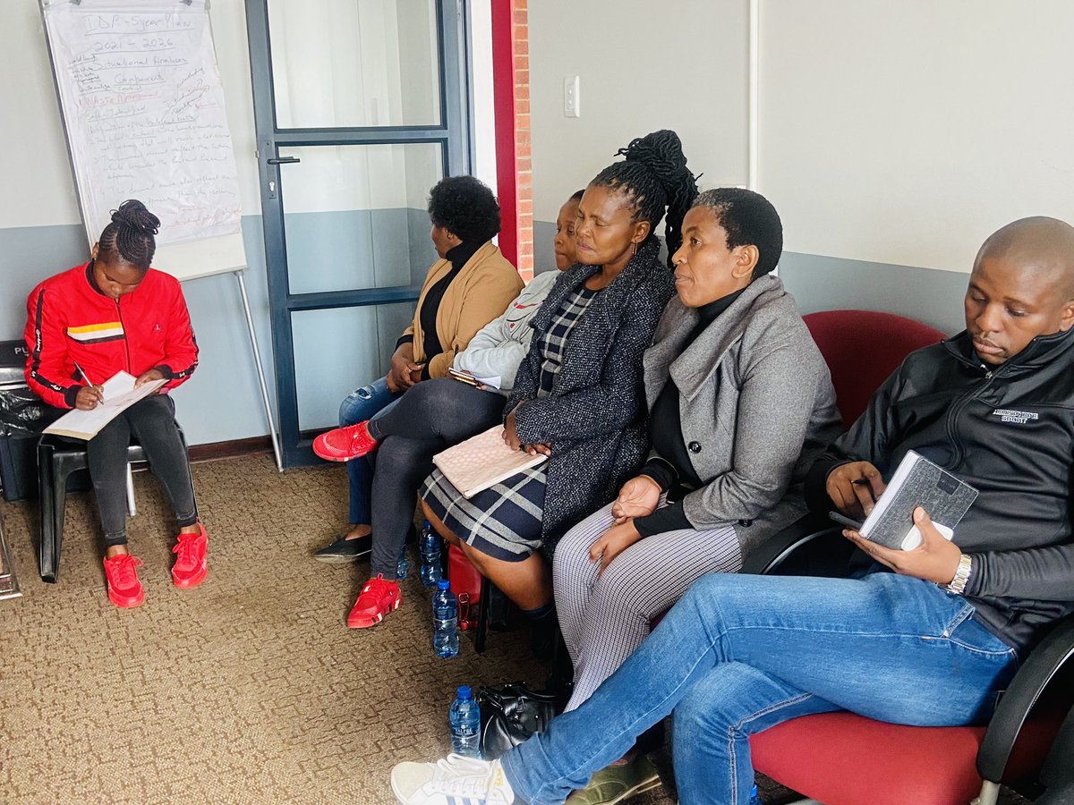 ZimTalksZA's tweet image. The @UNDP is holding a four day workshop on the @LetsTalkGovApp

The app is designing a better way to monitor &amp;amp; track service delivery performance.  The innovation tool follows a partnership with @UNDP to mobilise resources to improve engagement in ORTDM.