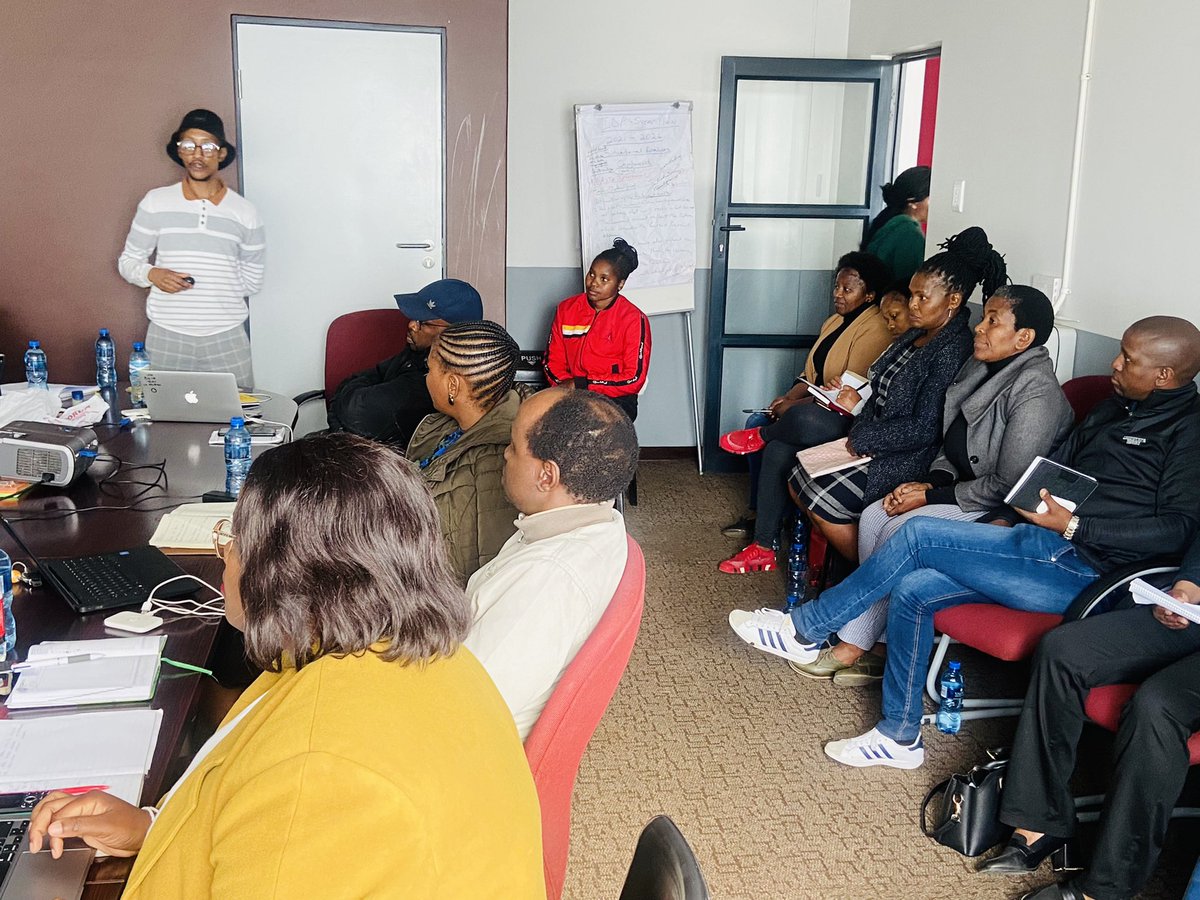 ZimTalksZA's tweet image. The @UNDP is holding a four day workshop on the @LetsTalkGovApp

The app is designing a better way to monitor &amp;amp; track service delivery performance.  The innovation tool follows a partnership with @UNDP to mobilise resources to improve engagement in ORTDM.