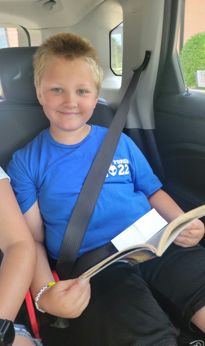 JESBloodhounds's tweet photo. Incoming 3rd grader Wyatt B reads in the car. #JESReads https://t.co/z2ZUqqU0YF