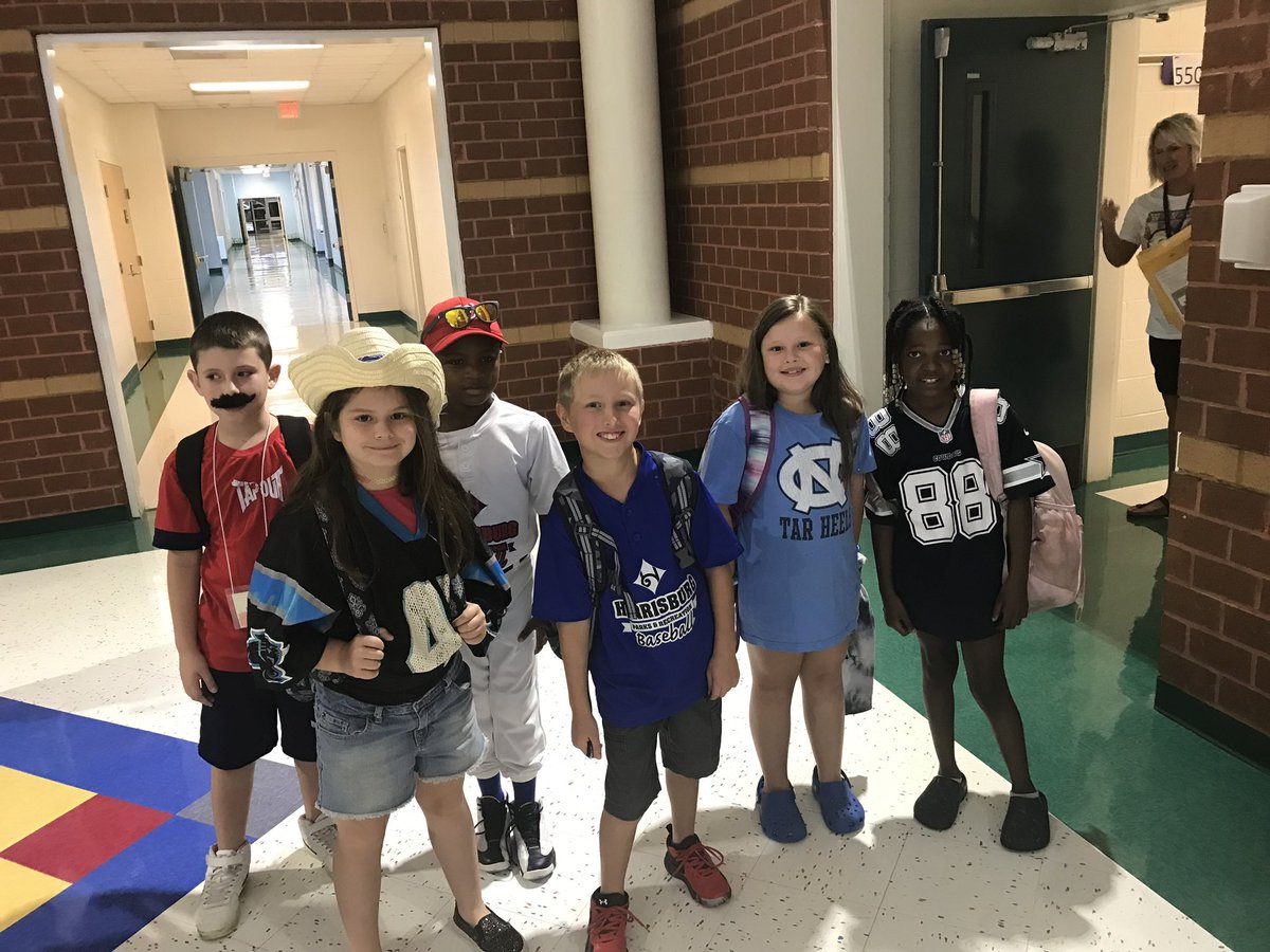 PrimarilyMedia's tweet photo. The Ss at @rockyriverelem are ready for Team Day as part of #RtACamp spirit week. #ReadToAchieve https://t.co/hReqAxES3E