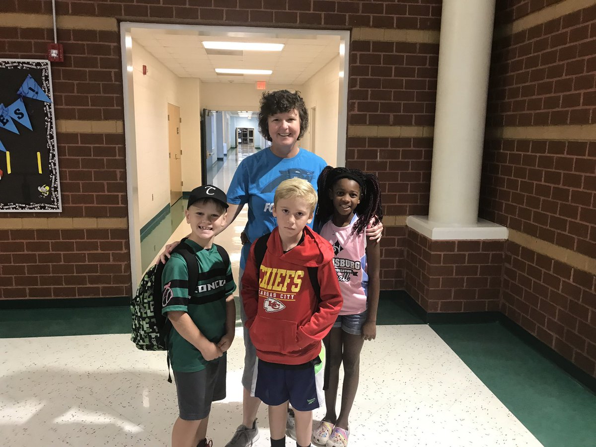 PrimarilyMedia's tweet photo. The Ss at @rockyriverelem are ready for Team Day as part of #RtACamp spirit week. #ReadToAchieve https://t.co/hReqAxES3E