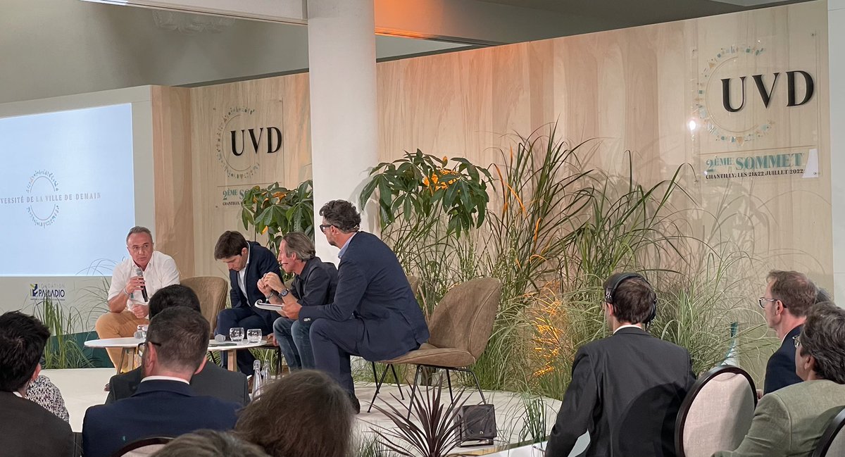 Plus de coopération, plus de porosité rurale et urbaine, un changement énergétique indispensable, plus de végétal, plus d’intégration… voilà jetés les ponts de la ville de demain.
Heureux de représenter les <a href="/BureauxDuCoeur/">Bureaux du Cœur</a> à l’Université de la Ville de Demain <a href="/FPalladio/">Fondation Palladio</a>