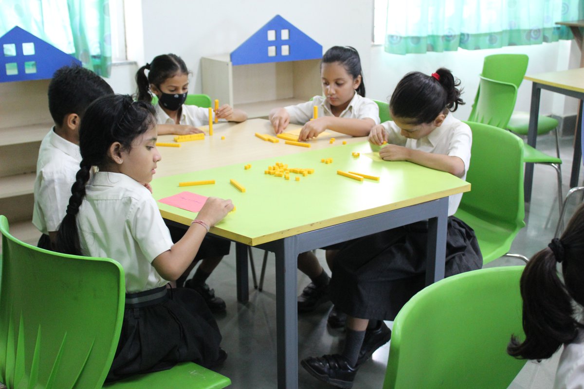 shriramindore's tweet image. Students learnt the concept of regrouping using the dienes blocks. They enjoyed learning addition by tens and ones blocks. #SRCS #srcsindore #indorewale #learningbydoing #learingthroughplay #learninganddevelopment #MathematicsChallenge