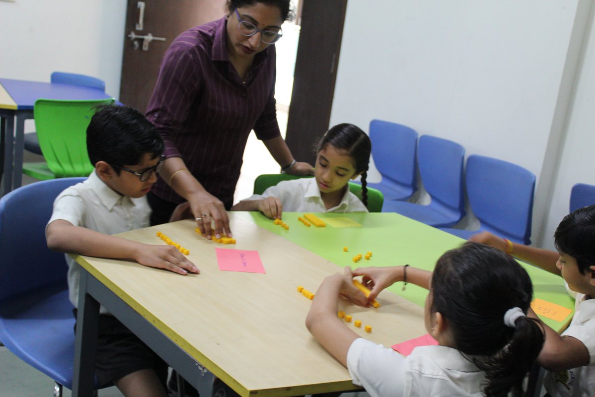 shriramindore's tweet image. Students learnt the concept of regrouping using the dienes blocks. They enjoyed learning addition by tens and ones blocks. #SRCS #srcsindore #indorewale #learningbydoing #learingthroughplay #learninganddevelopment #MathematicsChallenge