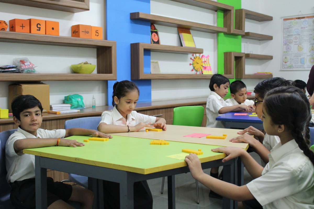 shriramindore's tweet image. Students learnt the concept of regrouping using the dienes blocks. They enjoyed learning addition by tens and ones blocks. #SRCS #srcsindore #indorewale #learningbydoing #learingthroughplay #learninganddevelopment #MathematicsChallenge