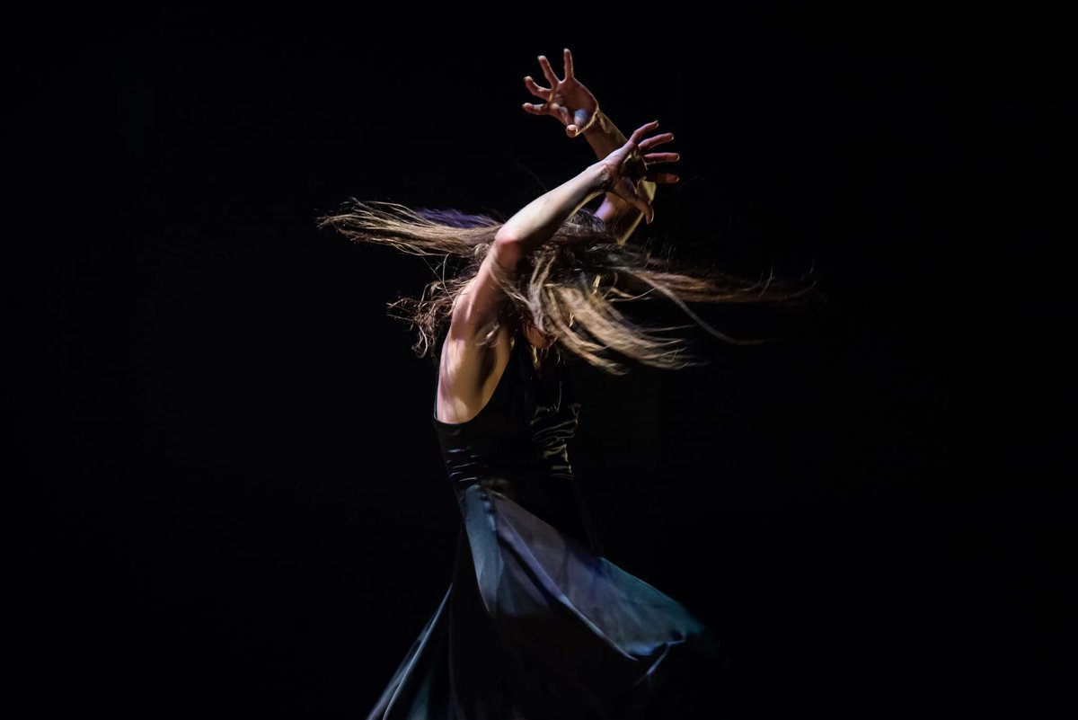 Hoy cumple años una estrella que vale por constelaciones enteras 💫. <a href="/HelenaMartin_/">Helena Martín</a> en el teatro <a href="/teatroedpgv/">Teatro EDP Gran Vía</a> con _Medea_. ❤️