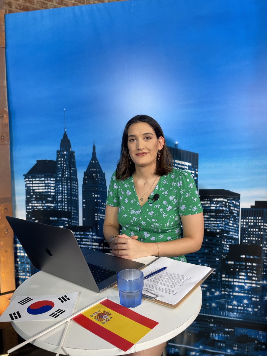 Déjate de Historias TV (@dejatetv) on Twitter photo DIRECTO | COREA PARA PRINCIPIANTES 🇰🇷
Con <a href="/TeresaNovillo/">Teresa Novillo Peláez</a> <a href="/coreaxradummies/">COREA para principiantes</a>
👉 SeonYoung Lee - Sonamu. Miembro de la Agencia Sonamu. Habla de la K-week y el Foro de Turismo España-Corea que organizaron hace poco en Madrid
📺 #TDT y ONLINE dejatedehistorias.es/emision-online DIRECTO | COREA PARA PRINCIPIANTES 🇰🇷
Con <a href="/TeresaNovillo/">Teresa Novillo Peláez</a> <a href="/coreaxradummies/">COREA para principiantes</a>
👉 SeonYoung Lee - Sonamu. Miembro de la Agencia Sonamu. Habla de la K-week y el Foro de Turismo España-Corea que organizaron hace poco en Madrid
📺 #TDT y ONLINE dejatedehistorias.es/emision-online