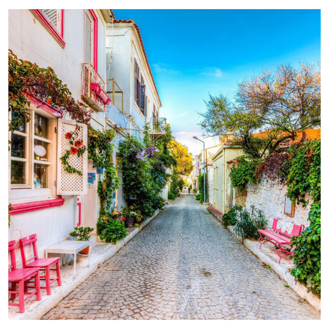 İzmir’in Dikili ilçesine bağlı olan Bademli, İzmir ile Ayvalık arasında kalmaktadır ve Midilli Adası'yla komşudur: bit.ly/3v6Yl18

#ŞekerGYO #KasabaMimarisi #Bademli #Türkiye