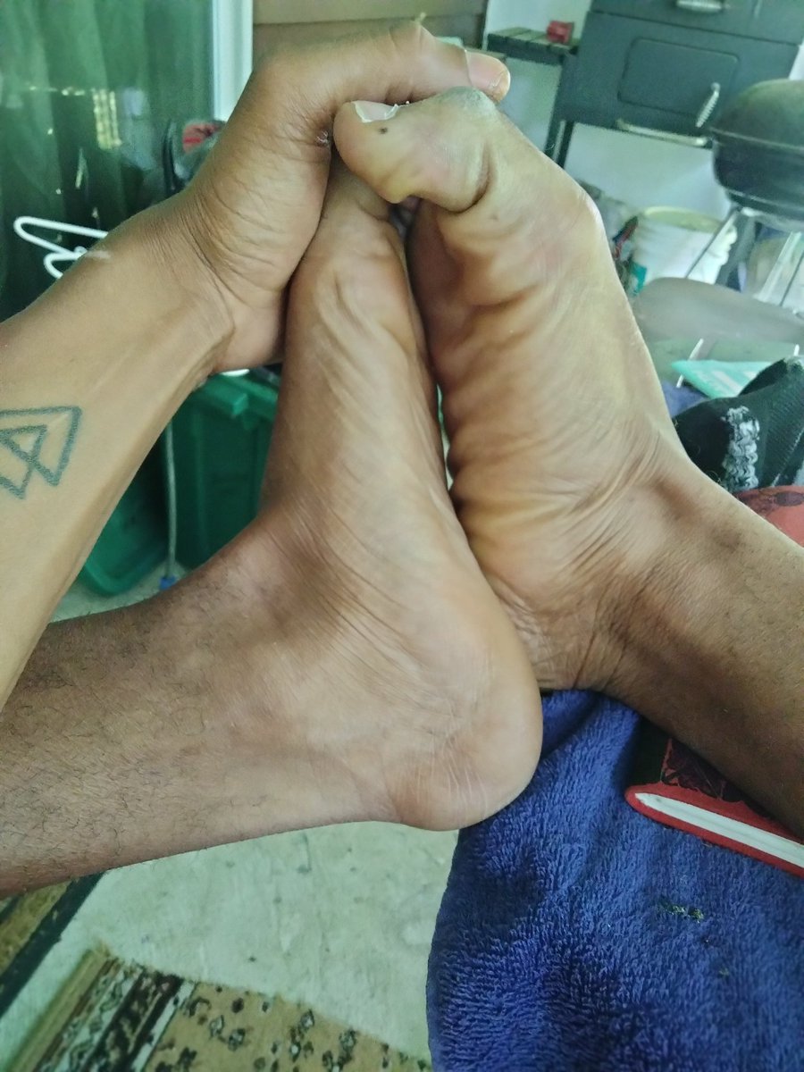 obbyking431's tweet photo. https://t.co/xEvMmzH8iW #feetworship  #feet  #feetpicsforsales  #feetfethish  #cleanfeet  #sales https://t.co/9W6DDreX17