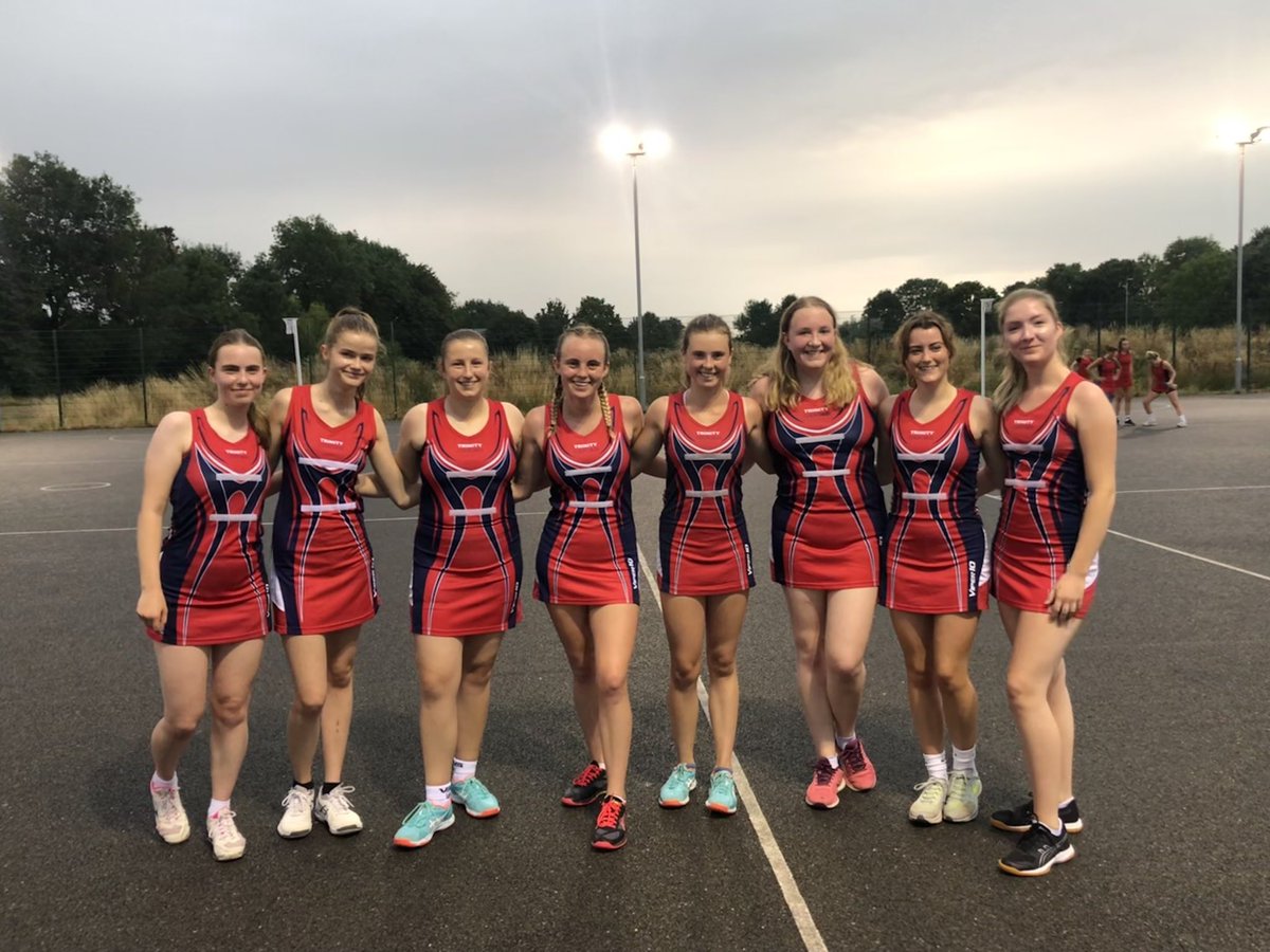 NetballTrinity's tweet image. Close game for the panthers last night. Just losing out on a win against Summertown but gaining the bonus point by grettig a close score.
Finishing their summer season with a strong game leaving them 5th in the league. 🎉🎉 Well done girls! POM-Emily. CPOM-Kate. Thanks Frankie!
