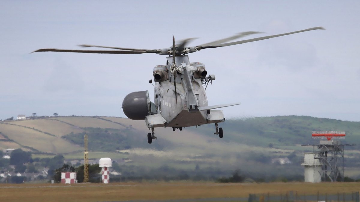 NavyLookout's tweet photo. Merlin Mk2s including CROWSNEST-equipped aircraft of @820NAS operating from @RNASCuldrose this morning.

Via @defenceimagesuk https://t.co/BW7jyBJF8J