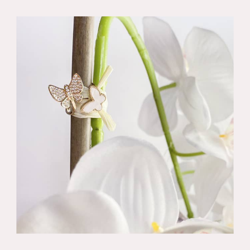 mujuhar's tweet photo. خاتم ذهبي من #مجوهر مزين بالفراشات من الصدف والزيركون 💎🦋
مقاس واحد قابل للتعديل 

 #مجوهر #مجوهرات #خاتم #اسوارة #سلسال #حلق #بنات #السعودية #الرياض #كبلز #مطلي_ذهب #فضة #اناقة