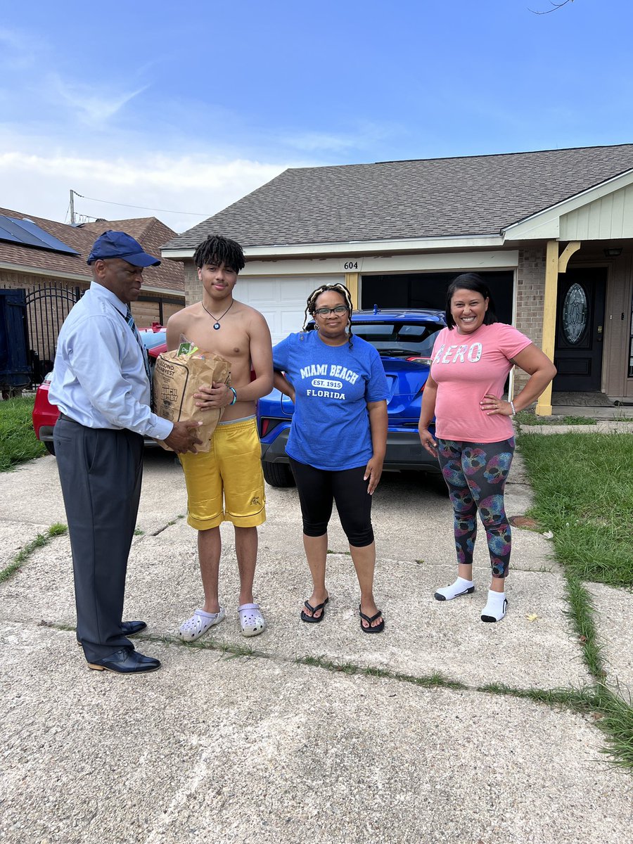 FearNotProject's tweet image. In a time of need getting out and providing a helping hand giving back to our community during these unusual days of struggling family with one family at a time #fearnotministries #family #givingback