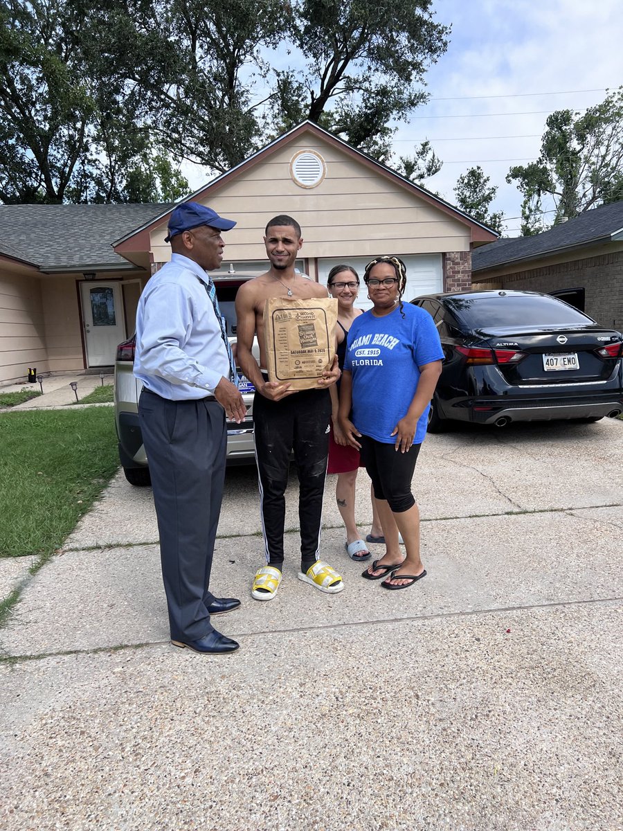 FearNotProject's tweet image. In a time of need getting out and providing a helping hand giving back to our community during these unusual days of struggling family with one family at a time #fearnotministries #family #givingback