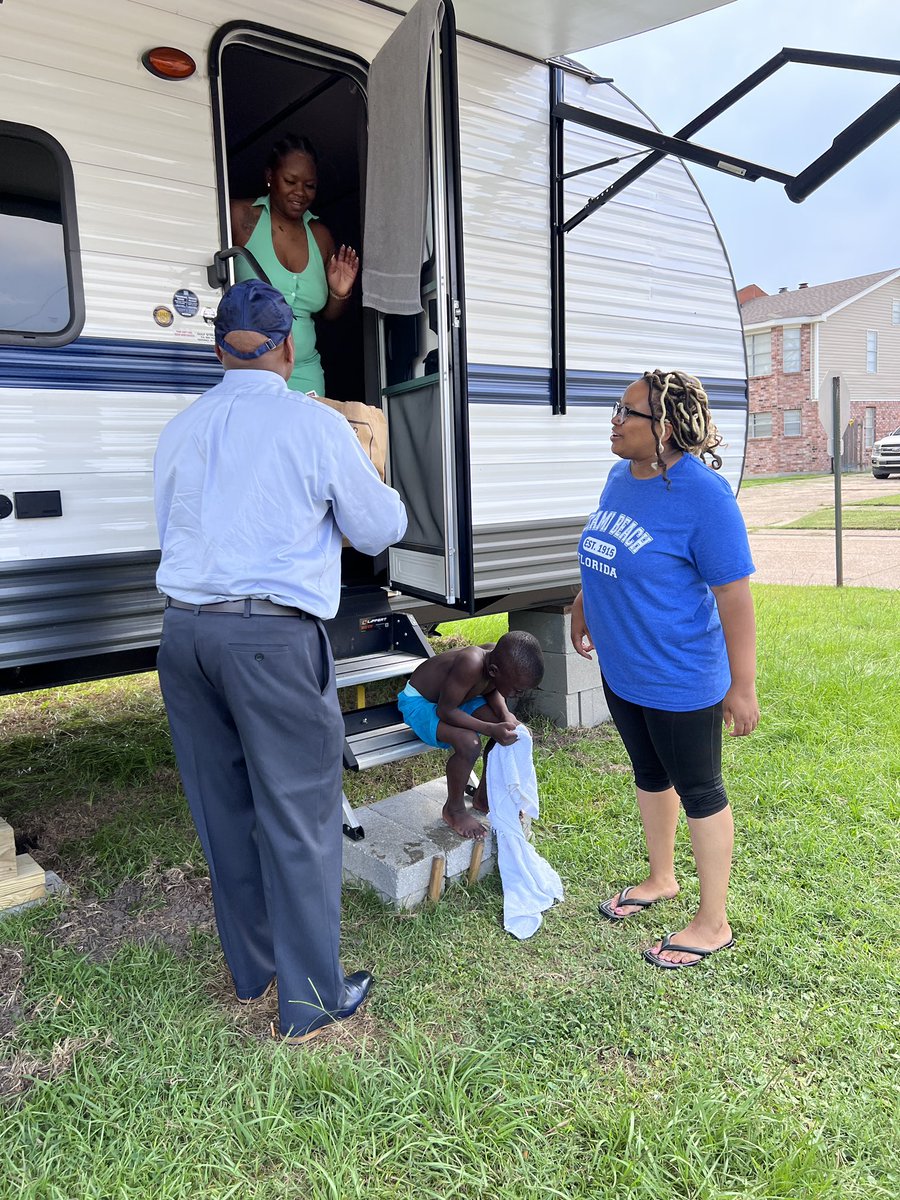 FearNotProject's tweet image. In a time of need getting out and providing a helping hand giving back to our community during these unusual days of struggling family with one family at a time #fearnotministries #family #givingback