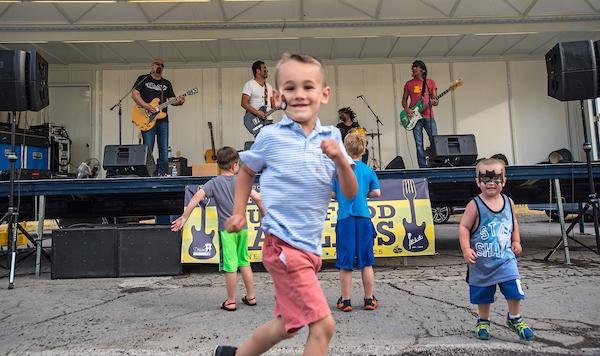 DearbornDtown's tweet photo. With "Open Arms" we welcome Infinity &amp; Beyond - Journey Tribute Band at this Friday Nites concert in #DowntownDearborn at Wagner Park. Get the details and info on many other upcoming events here.  thttps://conta.cc/3aRr5ns
https://t.co/jJ6HQMLr85 https://t.co/oLM9cjzYZq