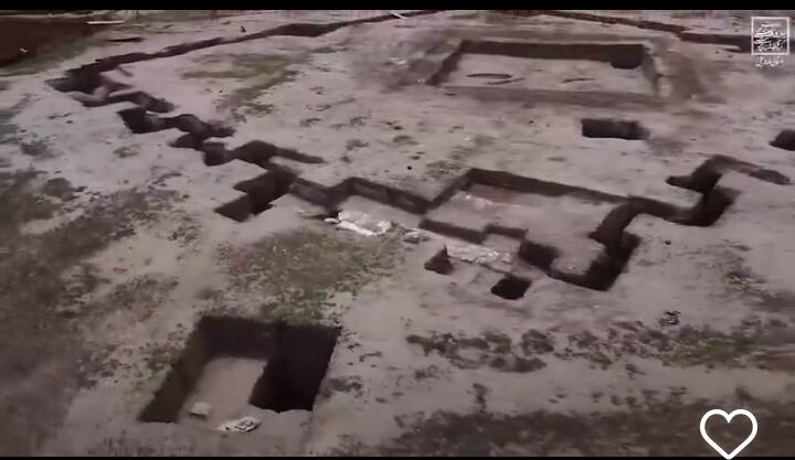 khaledhoseini's tweet photo. سال 98 باستان شناسا گفتن احتمالا یه منطقه تاریخی در یکی روستاهای اردبیل وجود داره. اوایل سال 1400 به یه سرمایه گذار برای احداث کارخانه فولاد مجوز دادن و شروع کرده به ساخت و ساز. اواخر 1400 یه سازه 3000 متری از دوره اشکانیان کشف شده. مهمترین کشف باستانی  در 100 سال اخیر. https://t.co/kxJ2fIHzz2