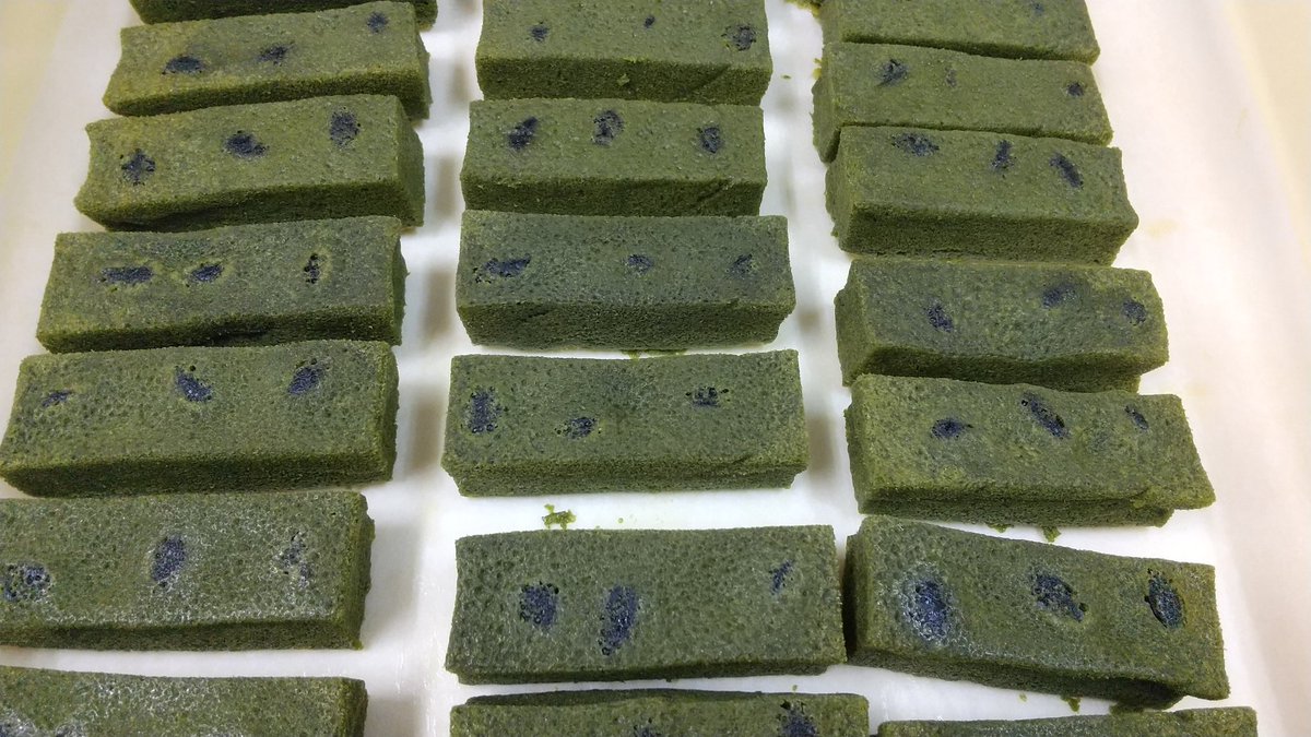 gluck135's tweet photo. 出来たての抹茶ガトーショコラ(ガトーバータイプ)
柔らかめの食感で美味しいです✨ https://t.co/V2o1zbLcQu