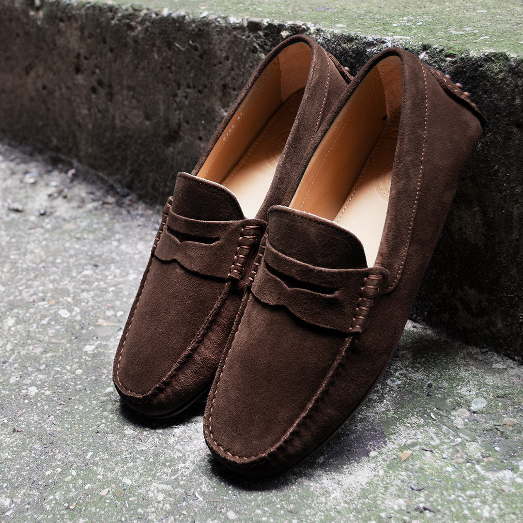 cheaneyshoes's tweet photo. Moss, our driving Moccasin is finished with traditional driving shoe characteristics, such as a flexible rubber sole and crafted with a penny loafer trim, these driving shoes seamlessly blend functionality and style.
https://t.co/1gk7cc5lzA
#cheaneyshoes #drivingshoes #summer https://t.co/dzDmWGbbaZ