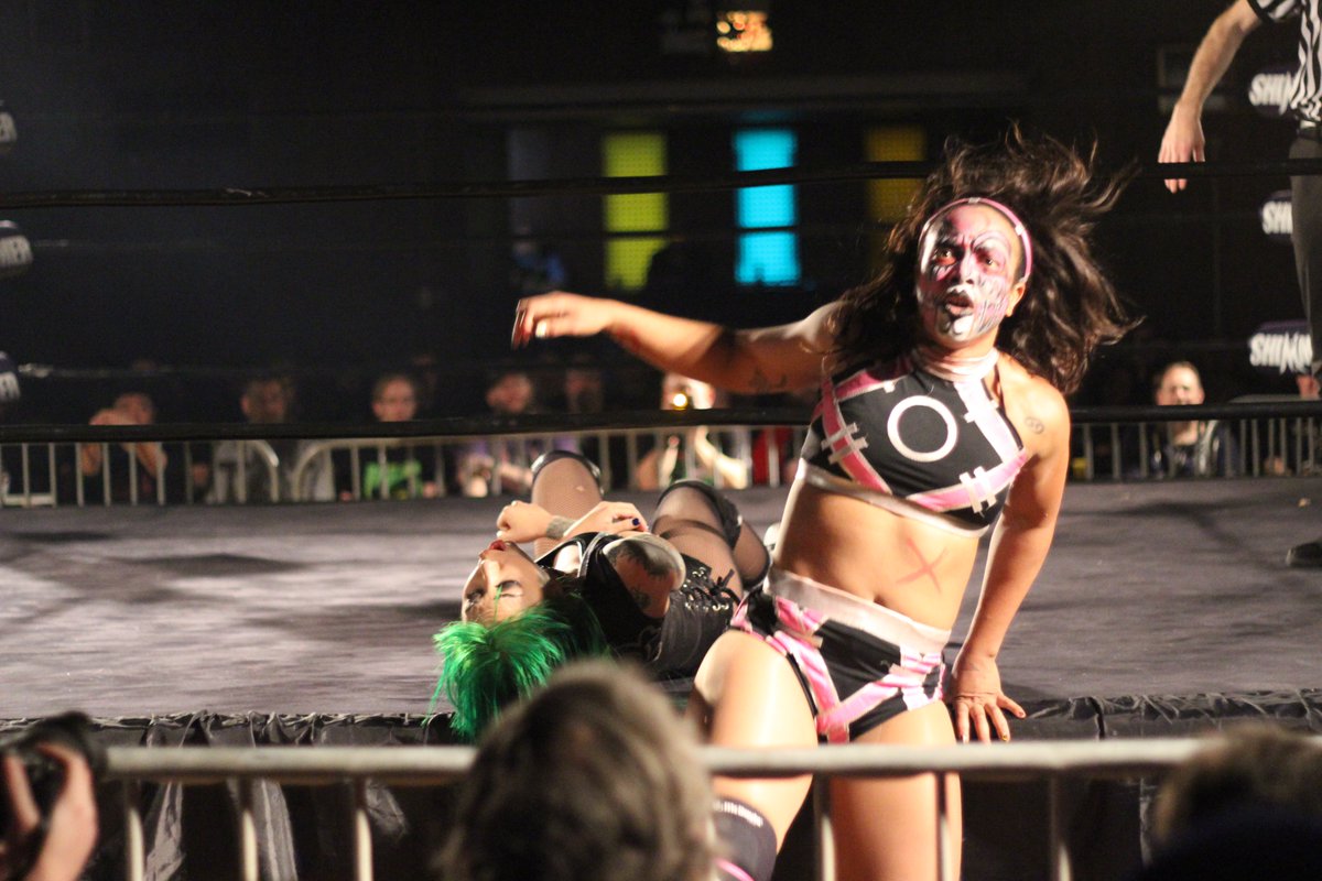 #TBT #SHIMMER115 (11.2.19) @holidead roughs up #ShotziBlackheart Holidead has always been underrated.