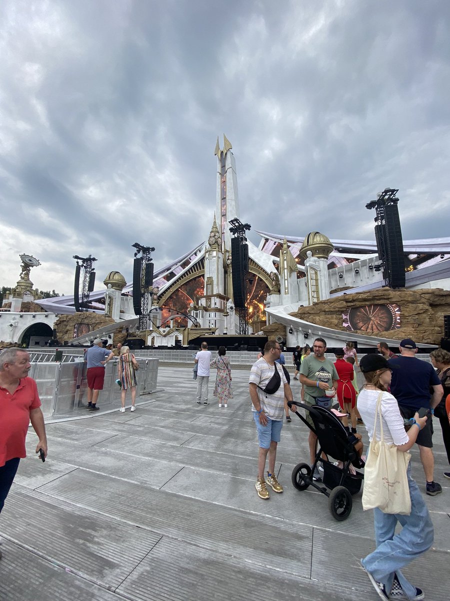 van_tilburgh's tweet image. Bedankt @tomorrowland #buurtfeest @McLarenF1 @redbullracing #loveyourneighbours