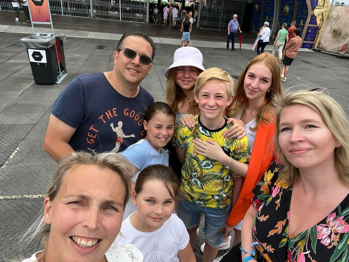 van_tilburgh's tweet image. Bedankt @tomorrowland #buurtfeest @McLarenF1 @redbullracing #loveyourneighbours