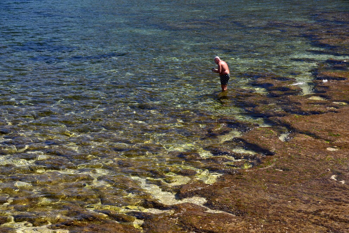 FrancescoPaladi's tweet photo. Col caldo che fa in questi giorni c’è solo da stare a mollo #aspra #bagheria #baaria #photooftheday #photography #photo #sicily #sicilia #landscapephotography #landscape #mare #sea https://t.co/hSFLv0OUVt