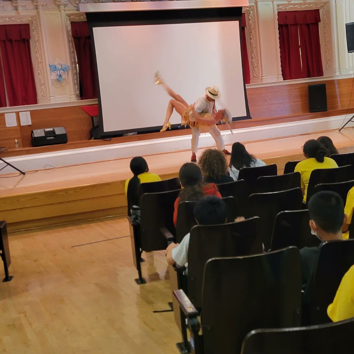 IS77Queens's tweet photo. Summer Rising at I.S.77 ☀️ 

Hows your Summer ?

#JFQ #IS77 #MiddleSchool #School #Ridgewood #Queens #NYC #NY #NewYork #NewYorkCity #SummerRising #Sonyc #ArtsHorizon https://t.co/LjLbew9CBF