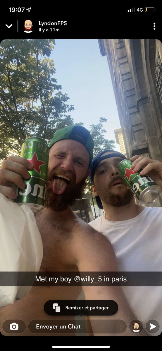 Champs tweet media