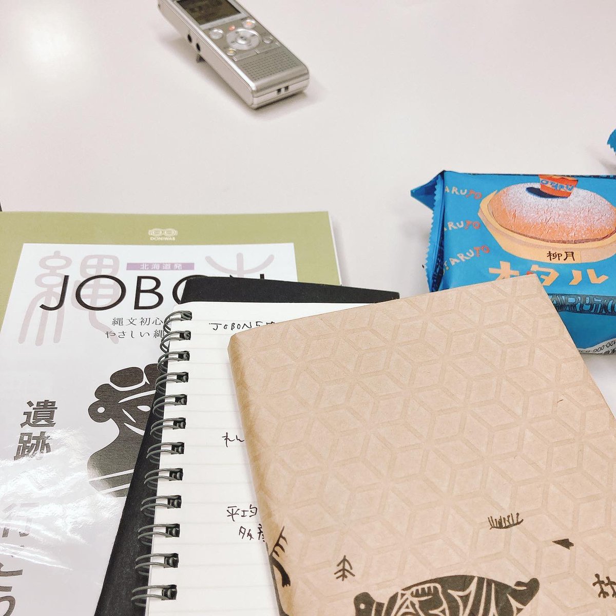 doniwab's tweet photo. 今日はJOBON5に向けての縄文女子妄想トーク会。
みっちり2時間いろんなお話をして、使ったエネルギーをナポリタンで補給ʕ•̫͡•ʔ
永遠に喋っていられそうな楽しい時間でした。
ありがとうございました!
次のJOBONは秋の発行予定です。お楽しみに!
#ドニワ部活動 #JOBON #縄文 #縄本 #縄文女子 https://t.co/kWjwNJ8cd8
