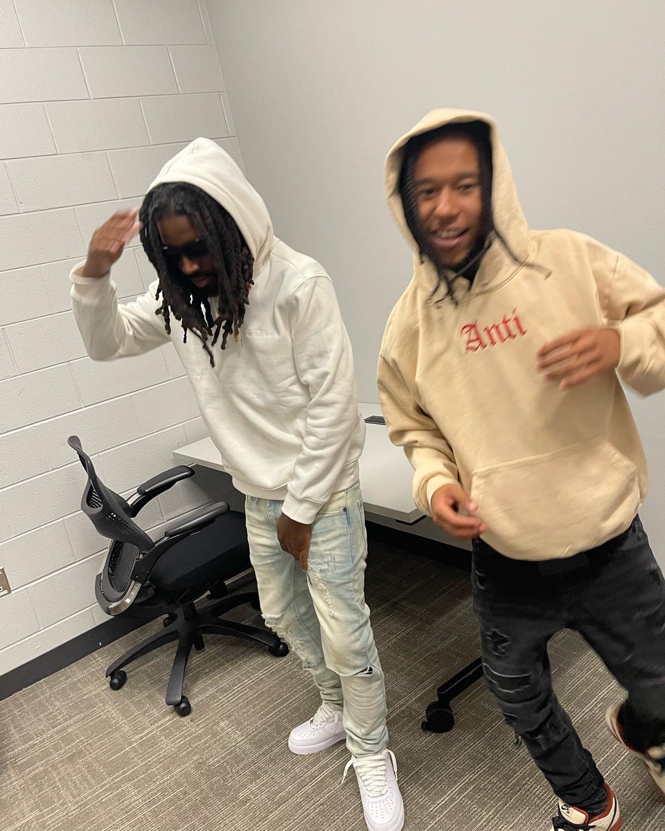 Younghustle___'s tweet photo. https://t.co/FIW4EeiId5