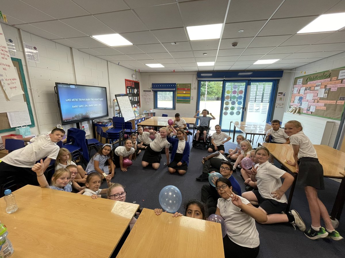 MissHarris220's tweet photo. What a great bunch of children! I’ve been so lucky to have such a lovely class. Thank you, year 4! Thanks to all the lovely parents for my beautiful gifts! I’m so grateful. Have a lovely summer! @DeltaCraven https://t.co/JY6KCrlKgG