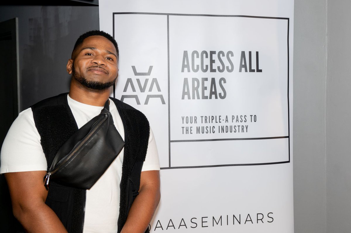 AAAseminars's tweet photo. 2Day #ThrowbackThursday taken from July #AccessAllAreas @thesocial ft 5 Artist Dev Program participants @iam_morph #Lutz #BillyOB @Kemisulola @Ldeeamusic
Watch July event OD: https://t.co/t5yMriv3lF
Next event Sat Aug 6 with #TempoAndFlow £10 tix via: https://t.co/I1iEIzn3ox https://t.co/r9MRCMhuLf