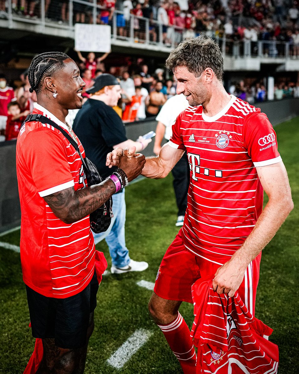 Thomas Muller linked up with Chiefs wide receiver Mecole Hardman in DC ⚽🏈