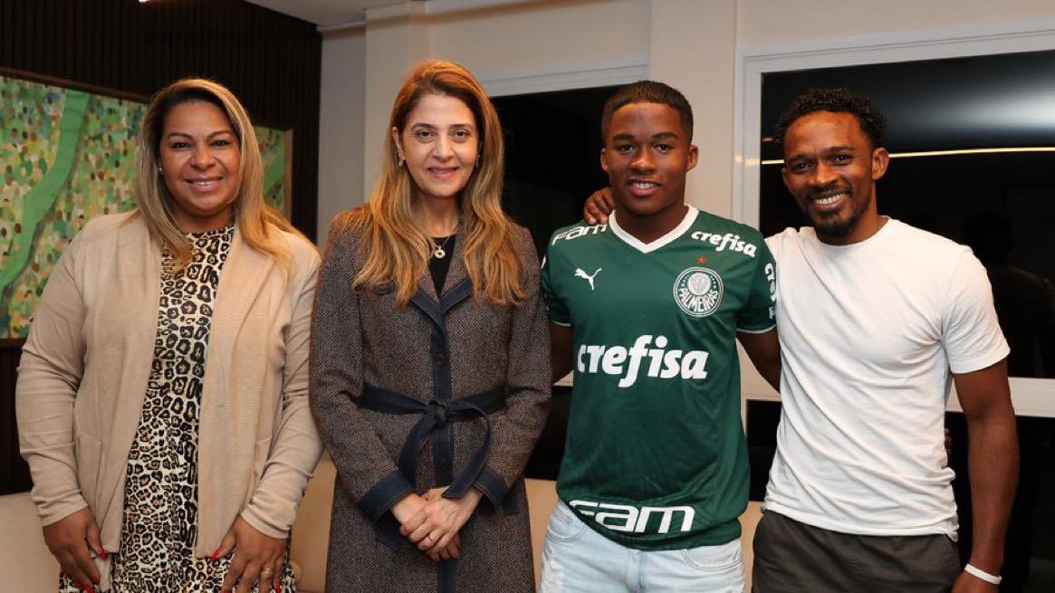 FabrizioRomano's tweet photo. Brazilian jewel Endrick turns 16 today and signs new deal with Palmeiras: it will be valid until 2025, including a release clause worth €60m. ⭐️🇧🇷 #transfers

There’s already a battle between the European top clubs to sign Endrick. One to watch on the market, soon. https://t.co/M78V7CSCSv