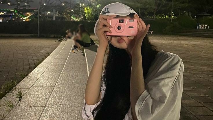 rinayeppi's tweet photo. inside the polaroid
ㅤ— a winrina / jiminjeong au

wherein Audrey (k), an aspiring photographer, likes to take shots of anything she likes. when Erin (w) came to her life, Audrey (k) starts to take shots of her instead. https://t.co/rZge4Qoc2k