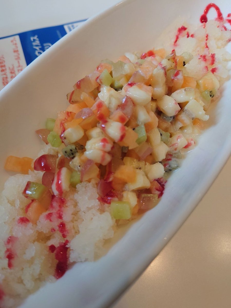 桐朋前期終了。
約２ヶ月大学行かないので、気になっていたお店に行ってみた。先日のアド街の放送にランクインしていただけあって、美味であった。
桃か、メロンか選べる事ができ、私は桃をチョイス🍑