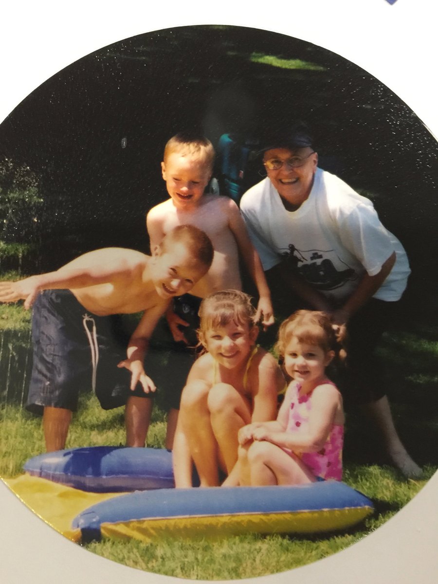 sand_traci's tweet photo. Miss you everyday, mom❤️ https://t.co/jdGWVbRddG